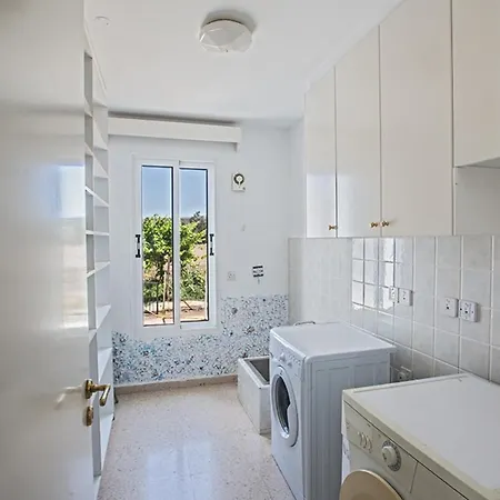 How To Rent Your Own Private Luxury Holiday In For Less Than Basic Hotel, 1201 빌라