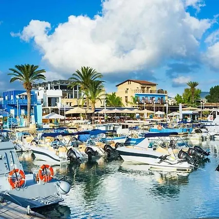 How To Rent Your Own Private Luxury Holiday In For Less Than Basic Hotel, 1201