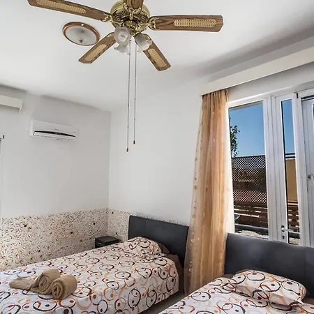 Βίλα How To Rent Your Own Private Luxury Holiday In For Less Than Basic Hotel, 1201 Αγία Νάπα
