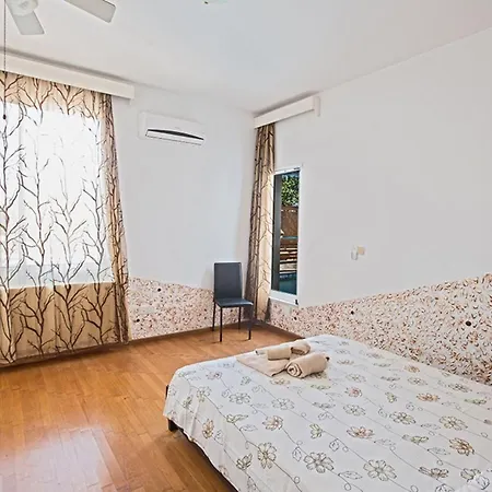 How To Rent Your Own Private Luxury Holiday In For Less Than Basic Hotel, 1201 Βίλα Αγία Νάπα