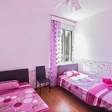 How To Rent Your Own Private Luxury Holiday In For Less Than Basic Hotel, 1201 Βίλα