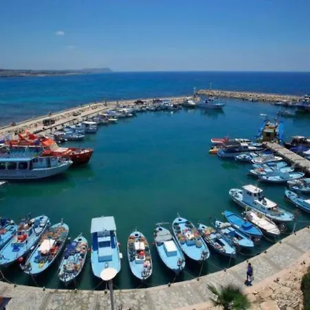 How To Rent Your Own Private Luxury Holiday In For Less Than Basic Hotel, 1201 *